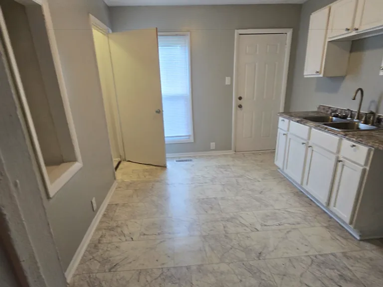 1020 N Ewing St — Photo 1