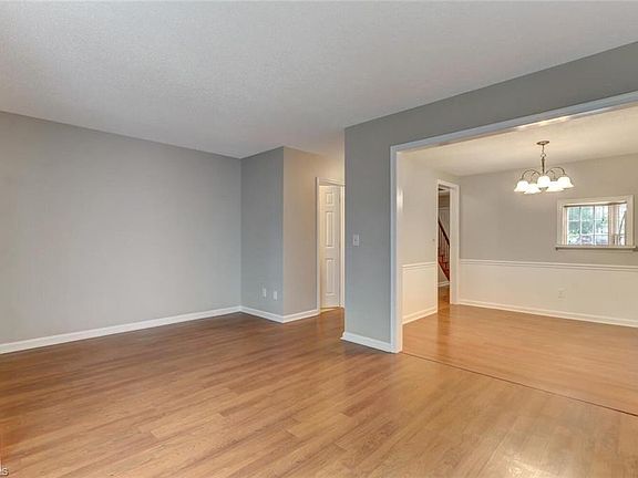 4th image of 907 Shelby Dr APT E