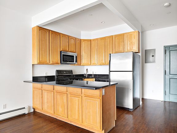 3rd image of 87 Elizabeth St APT 6A