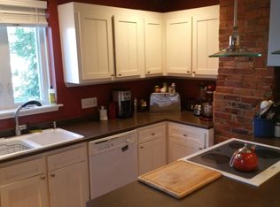 1 Grant St APT 1, Portland, ME 04101