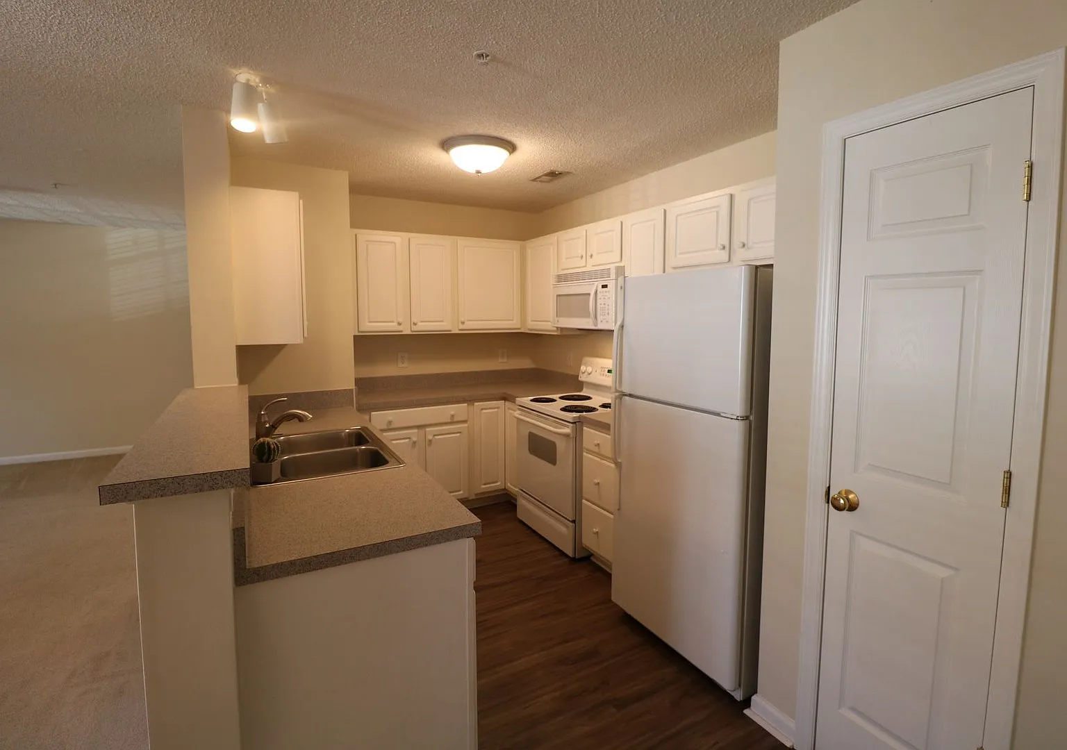 823 Scholastic Dr — Photo 3