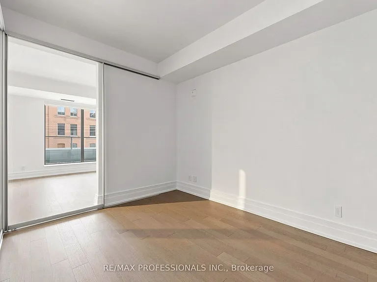 90 Niagara St #311 — Photo 14