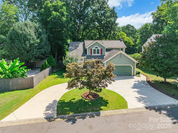 8909 Raven Park Dr, Charlotte, NC 28216