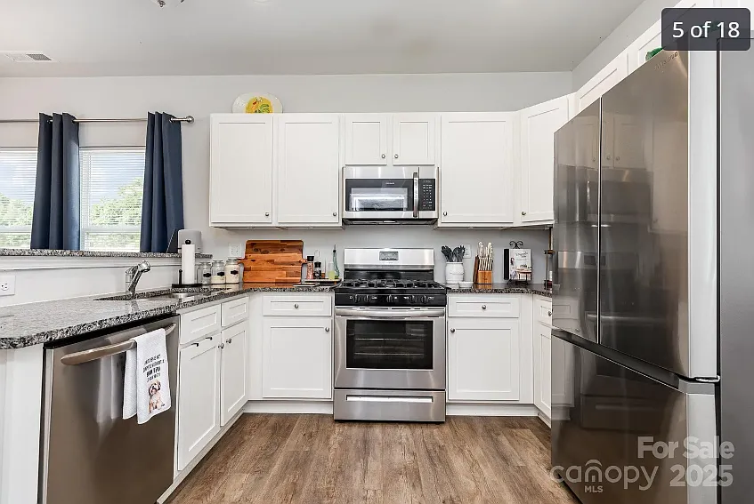 3 bed, 1363 sqft, $1,880 — Photo 2