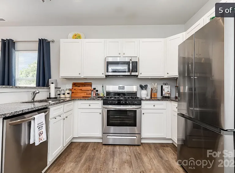 218 Canina Ln — Photo 2
