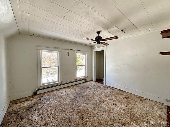 4th image of 258 Hill St