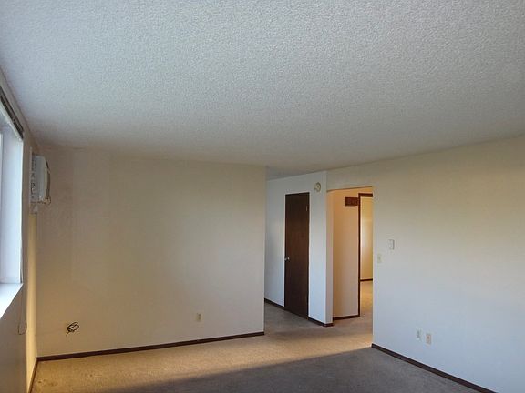 4th image of 321 NE Damson Ave APT B