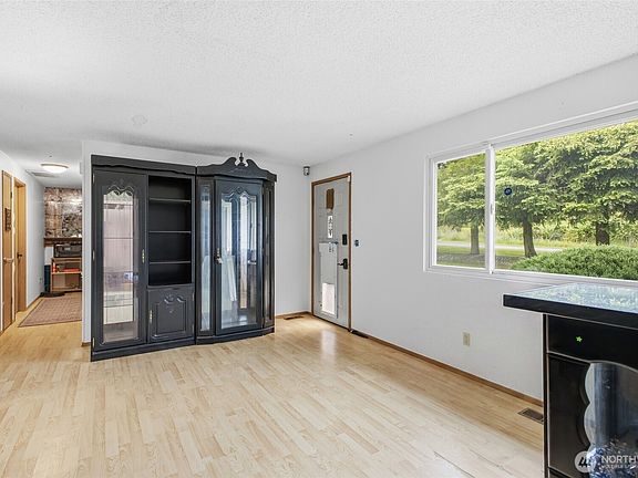 4th image of 3343 Garfield Court