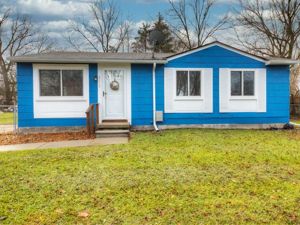 2116 Champagne Dr, Ann Arbor, MI 48108