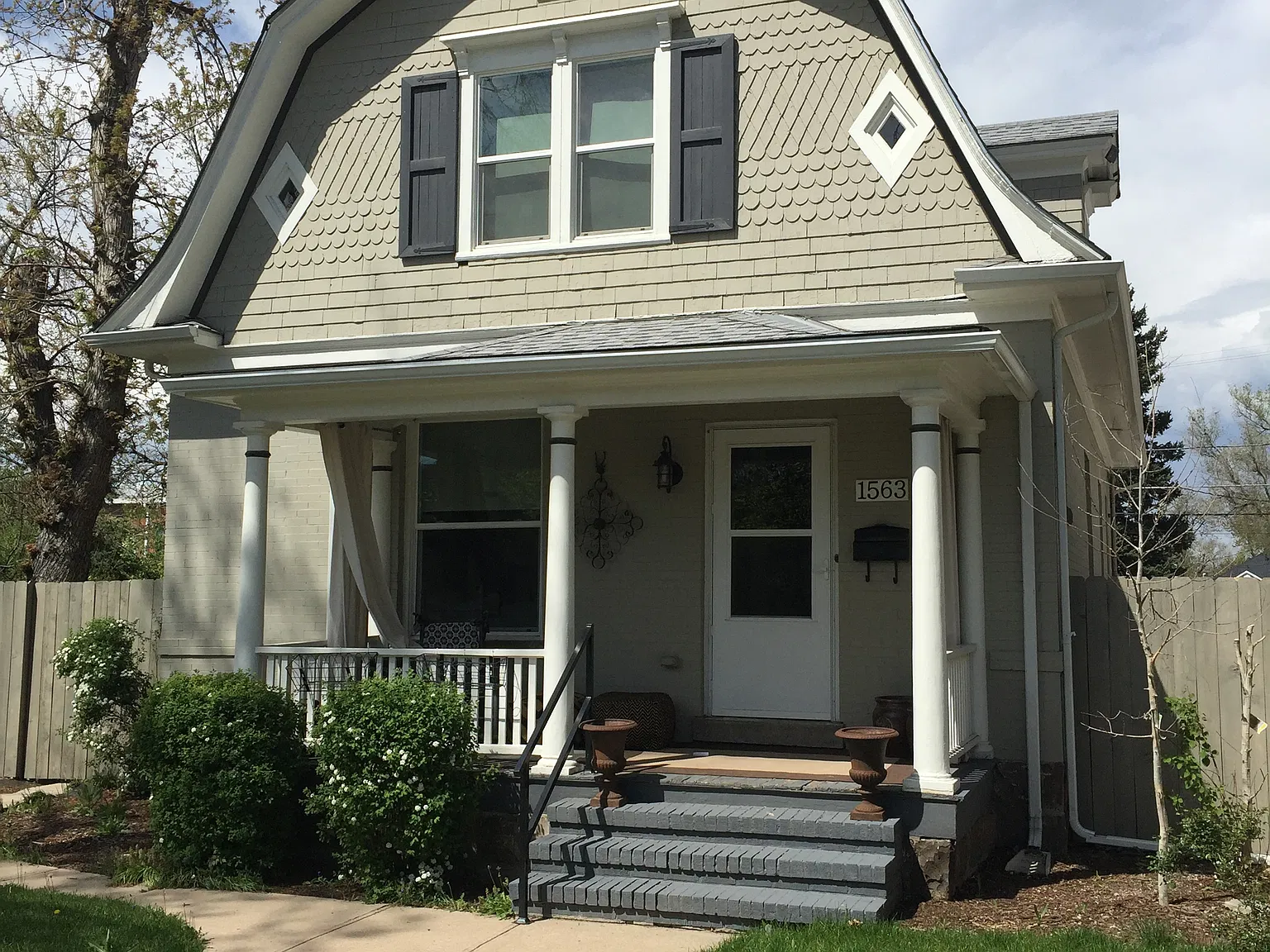 4 bed, 2200 sqft, $5,200 — Photo 1
