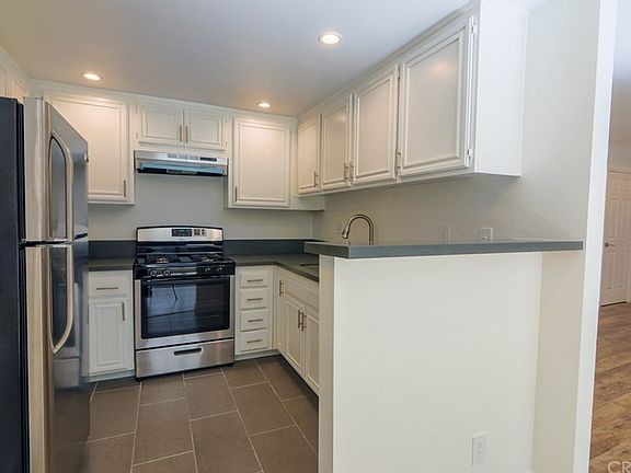 3rd image of 21811 Saticoy St Unit 15