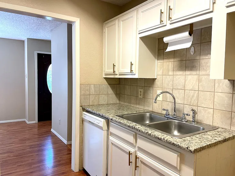 8710 California Dr — Photo 5