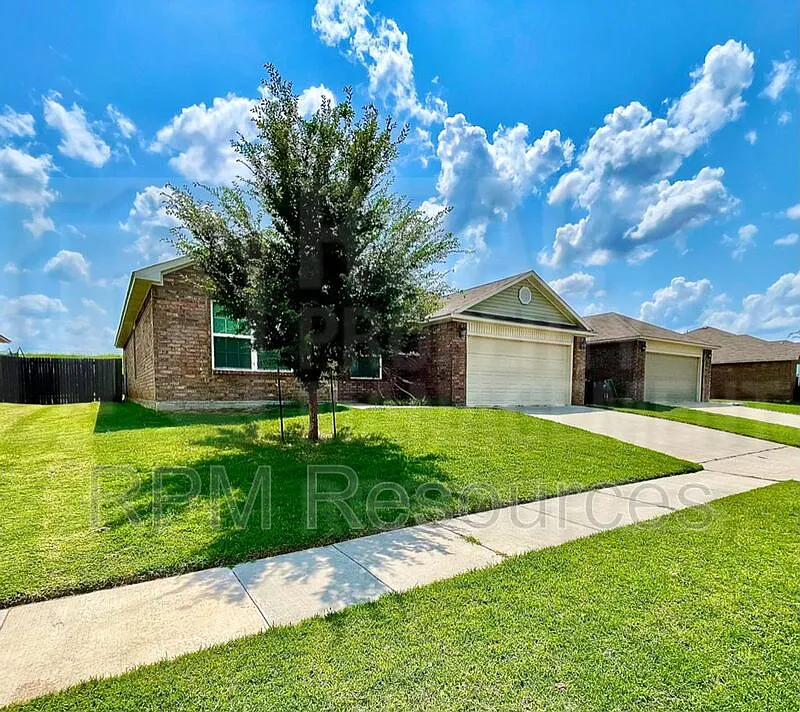 4 bed, 2.0 bath, 1738 sqft, $1,595 — Photo 2