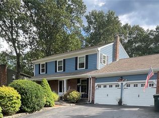 8 Winterberry Dr, Coventry, RI 02816