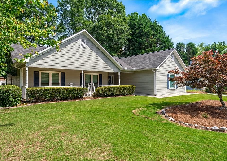 1st image of 130 Lacey Oak Ln