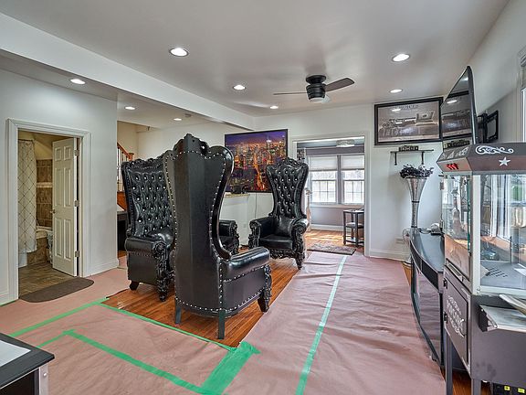 4th image of 200 N Mayfield Ave