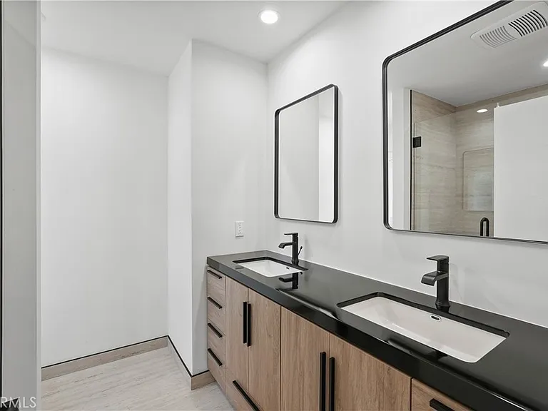 6221 Mammoth Ave — Photo 27