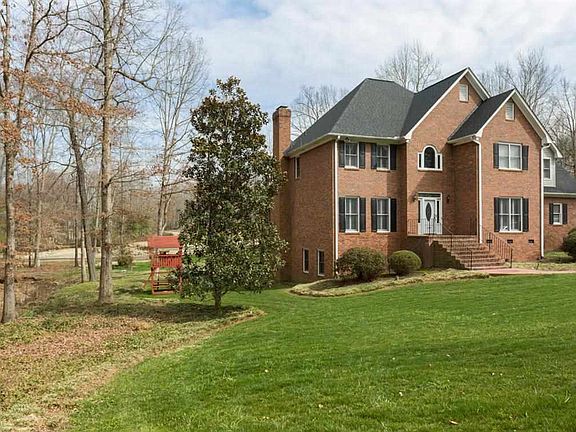 2nd image of 204 Sandstone Dr