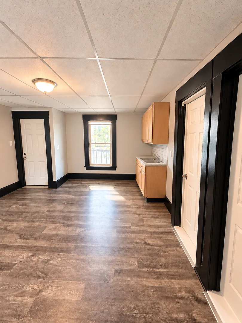 242 E High LLC — Photo 3