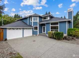 16039 30th Ave NE, Lake Forest Park, WA