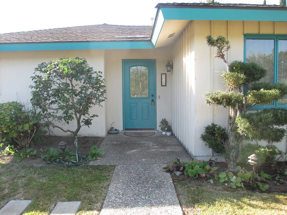 1st image of 475 Vaquero Ln