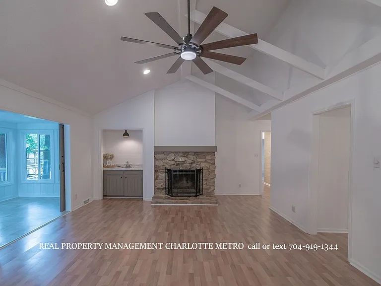 1059 Woodlake Ln — Photo 18