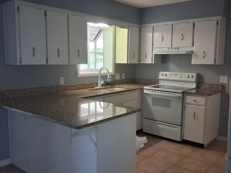 802 Alabama Ave — Photo 10