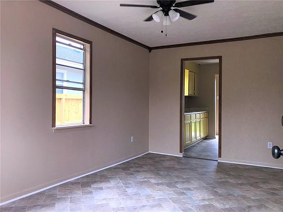 3rd image of 2938 Macarthur St