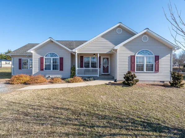 25 Greystone Ln, Waynesboro, VA 22980