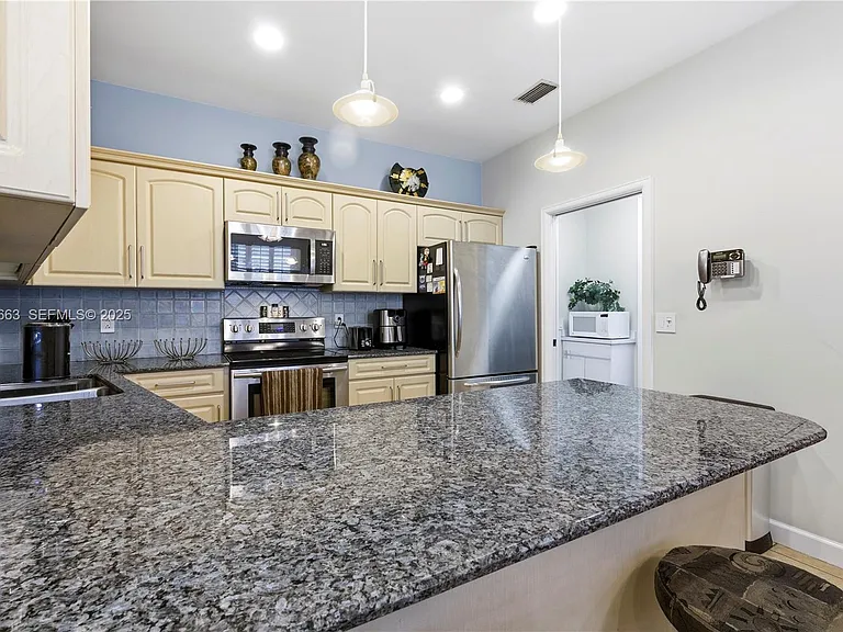 2607 Holy Cross Ln — Photo 18