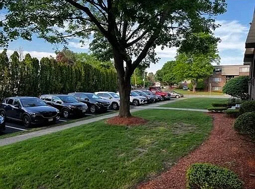 9 Hallmark Gdns — Photo 3