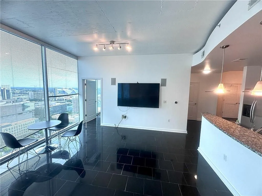 2 bed, 2.0 bath, 1075 sqft, $2,950 — Photo 4