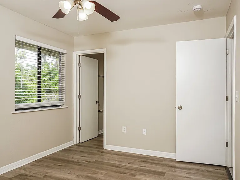 2912 Crane Ave — Photo 10