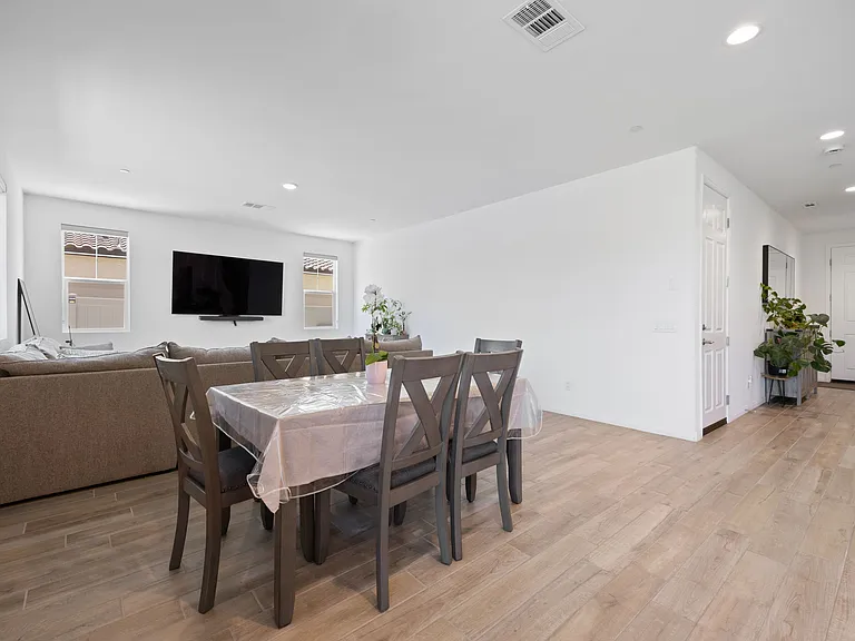 43864 Hampton St — Photo 4