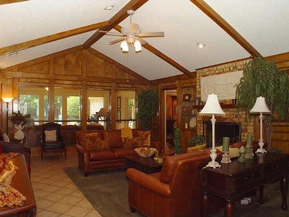 3rd image of 2221 Southern Cir