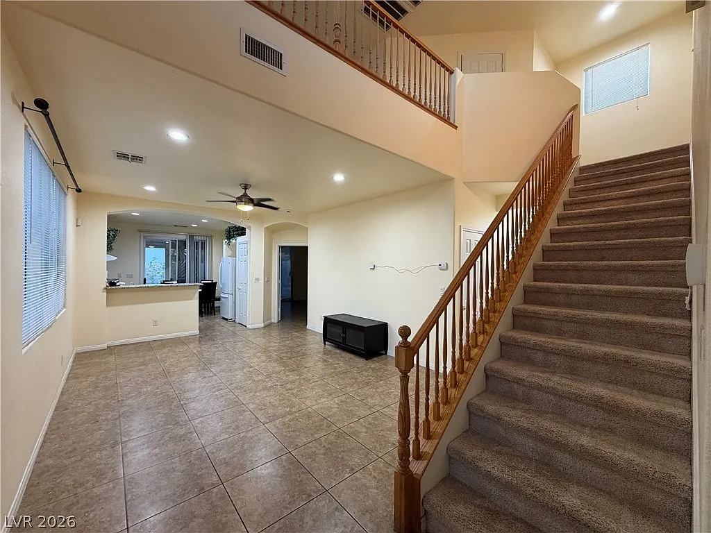 3 bed, 2.5 bath, 1710 sqft, $2,095 — Photo 4