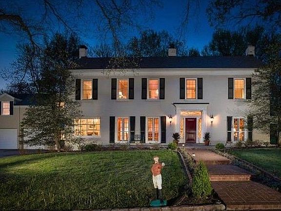 3rd image of 16 Colonial Hills Dr