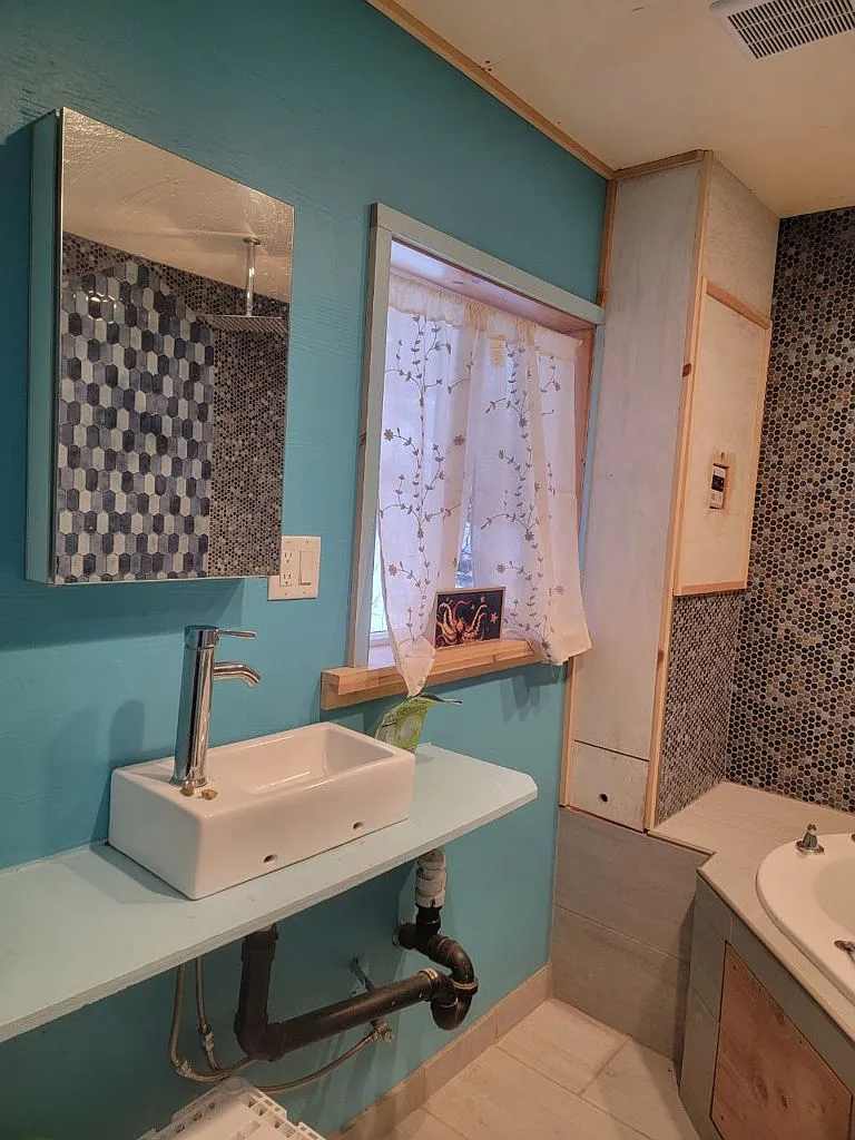 Charming 1-Bedroom Cabin in Homer, Alaska — Photo 4