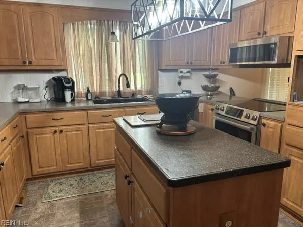112 Beechwood Dr, Franklin, VA 23851
