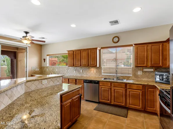 6041 W Ten Star Dr, Tucson, AZ 85713