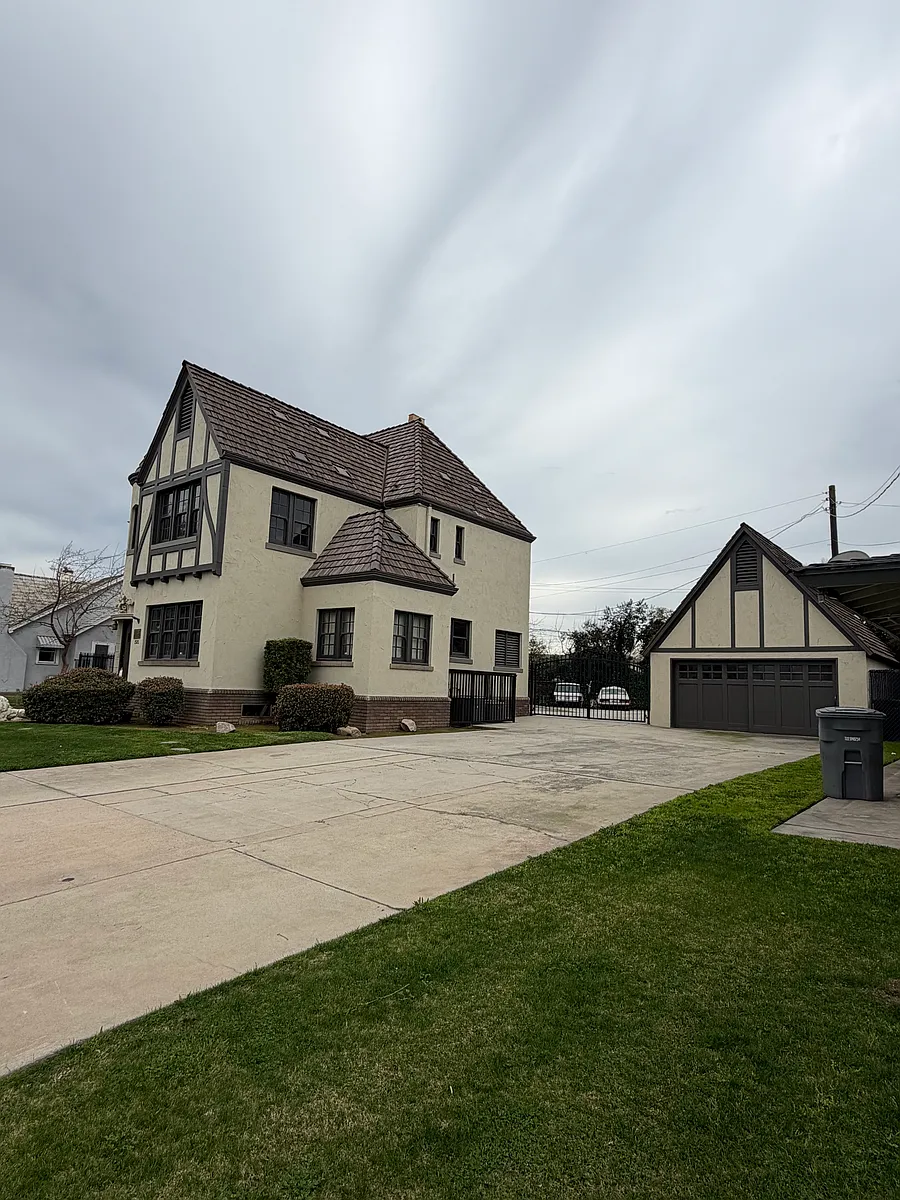 Building Photo - 1520 E Olive Ave