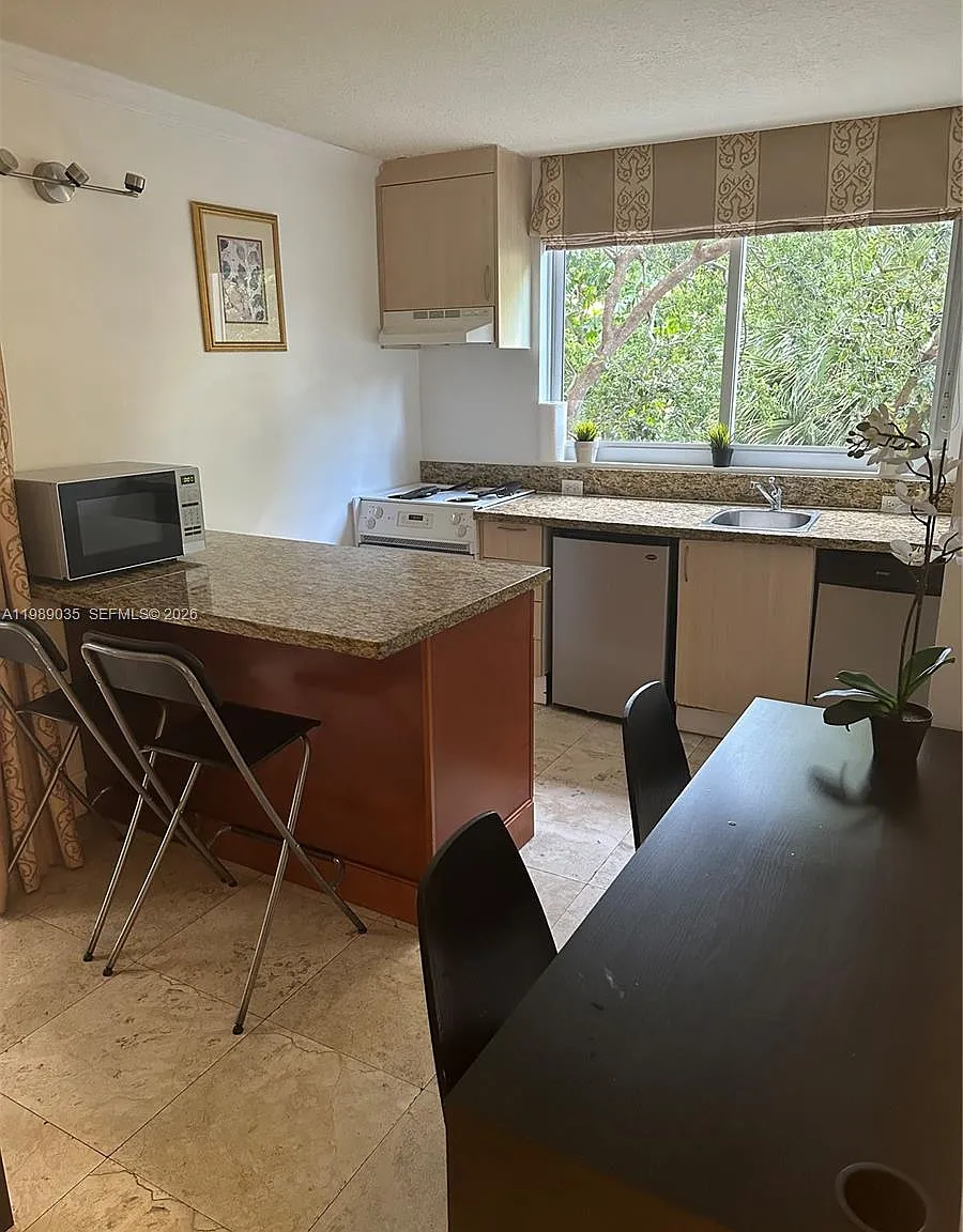 The Mutiny Condo — Photo 2