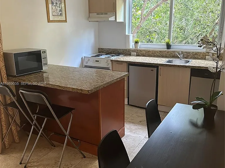2951 S Bayshore Dr #417 — Photo 2