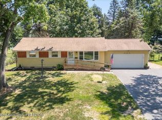 4089 N Pine Dell Dr, Lansing, MI 48911