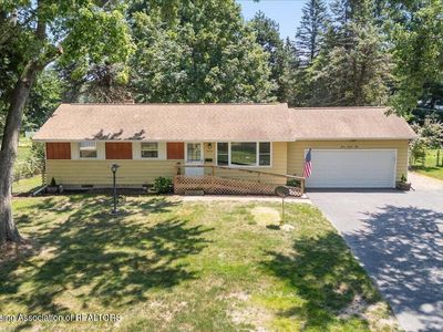 4089 N Pine Dell Dr, Lansing, MI, 48911