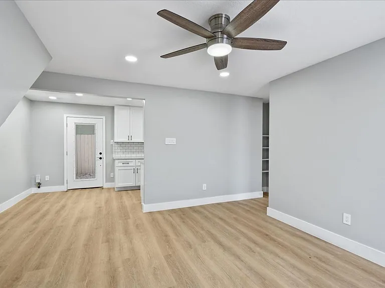3107 E 13th St — Photo 27