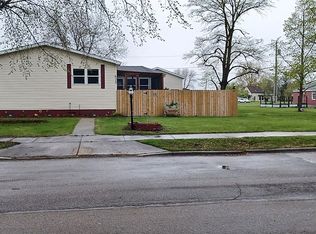 415 Elm Ave S, Hallock, MN 56728