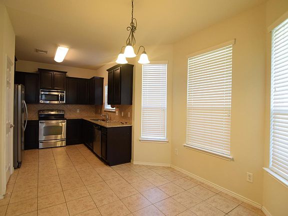 4th image of 5005 Bridgewood Dr