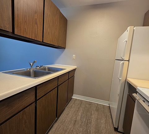 5th image of 1612 8th St N #68