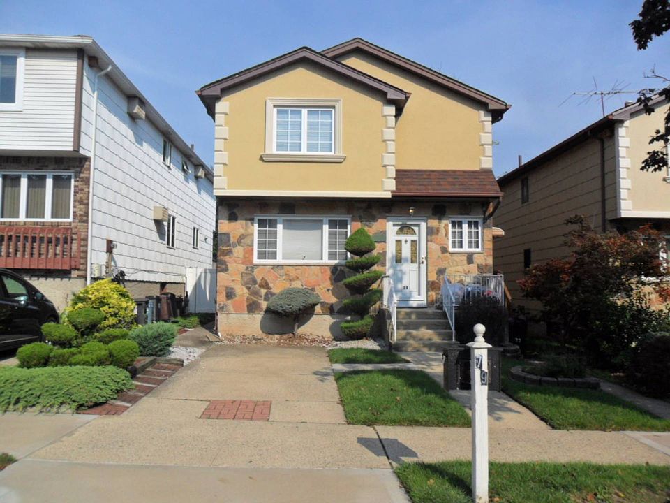 1st image of 79 Cotter Ave